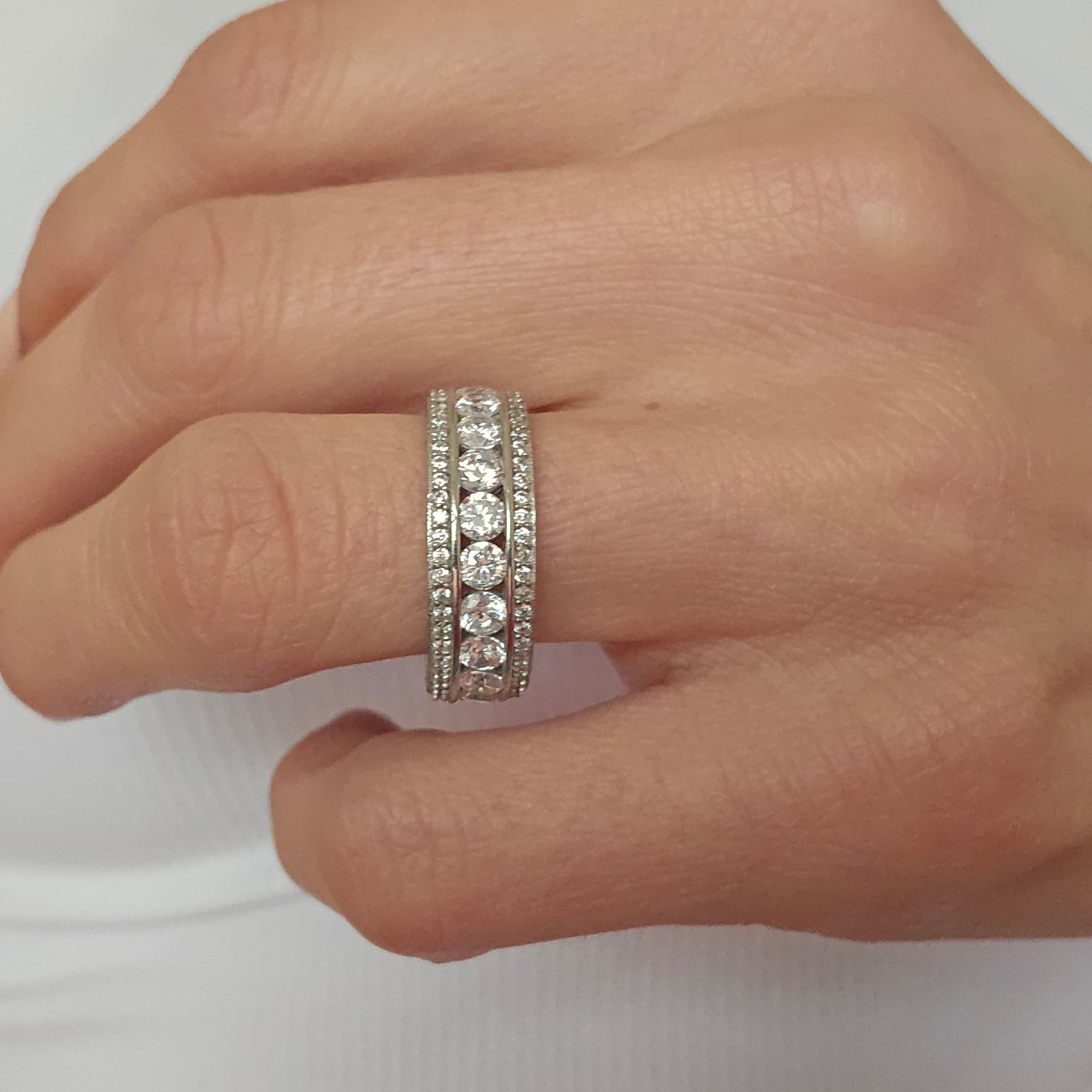 Anello Eternity in Argento 925 con Tre File di Zirconi
