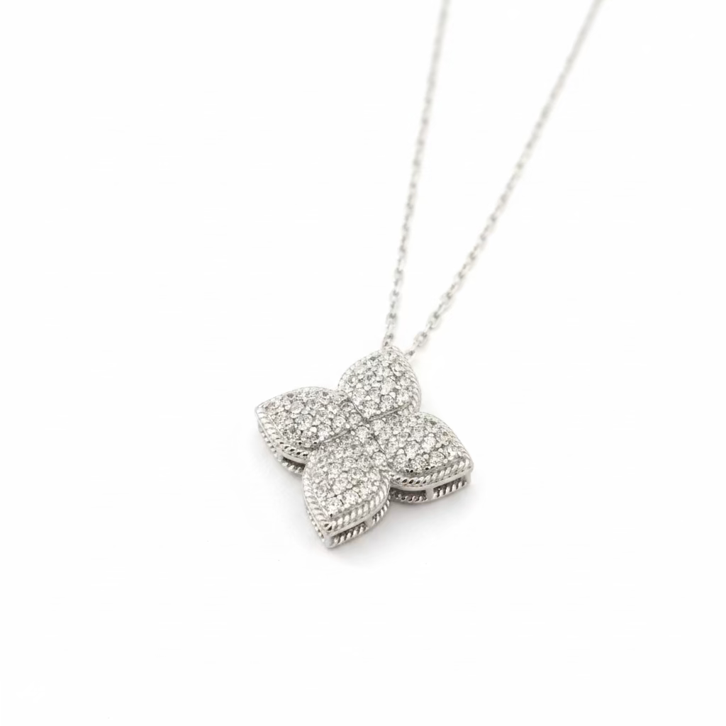 Collana Quadrifoglio in Argento 925 e Zirconi – Eleganza Brillante