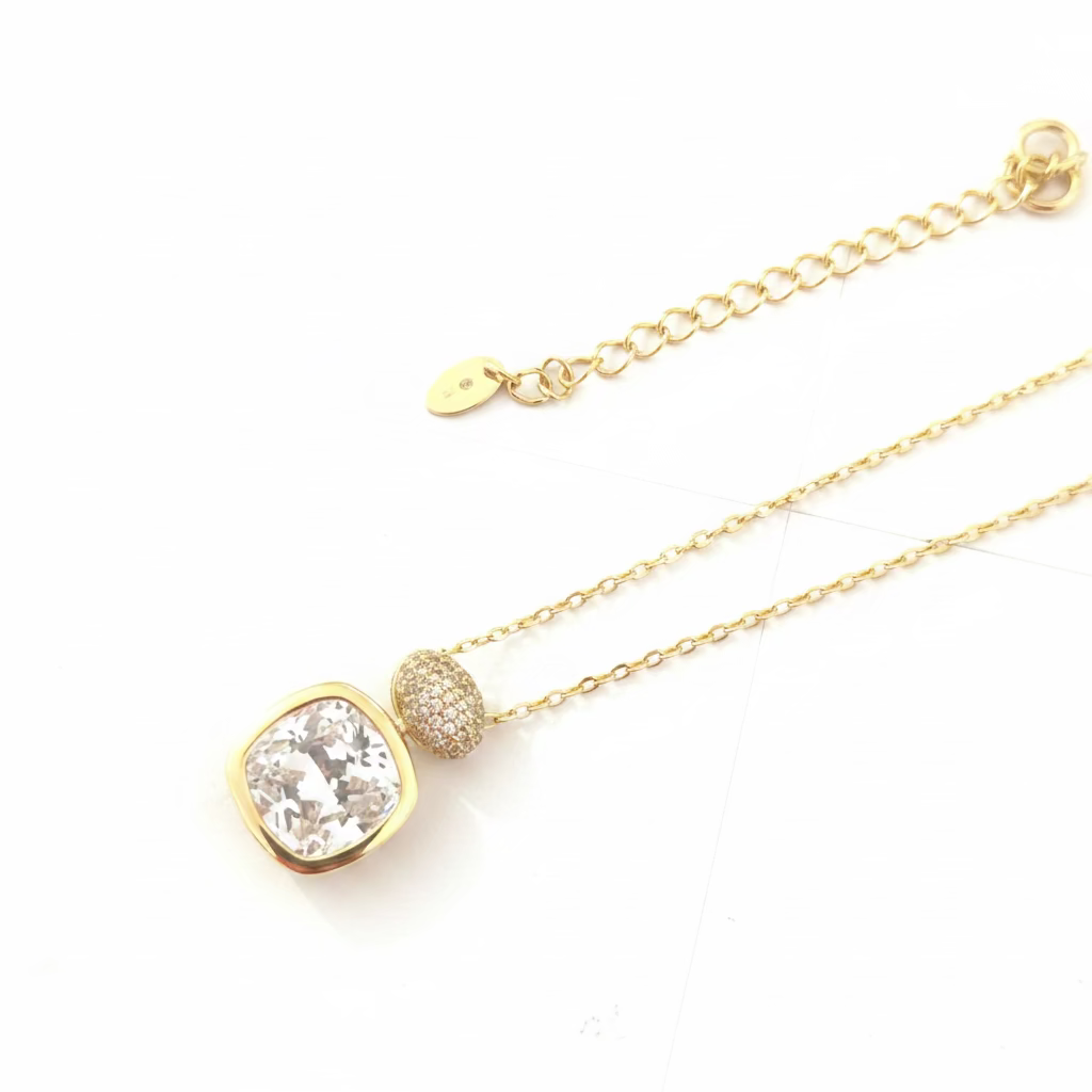 Collana Girocollo "Royal Duet" in Argento 925 con Pendente Cushion e Pavé