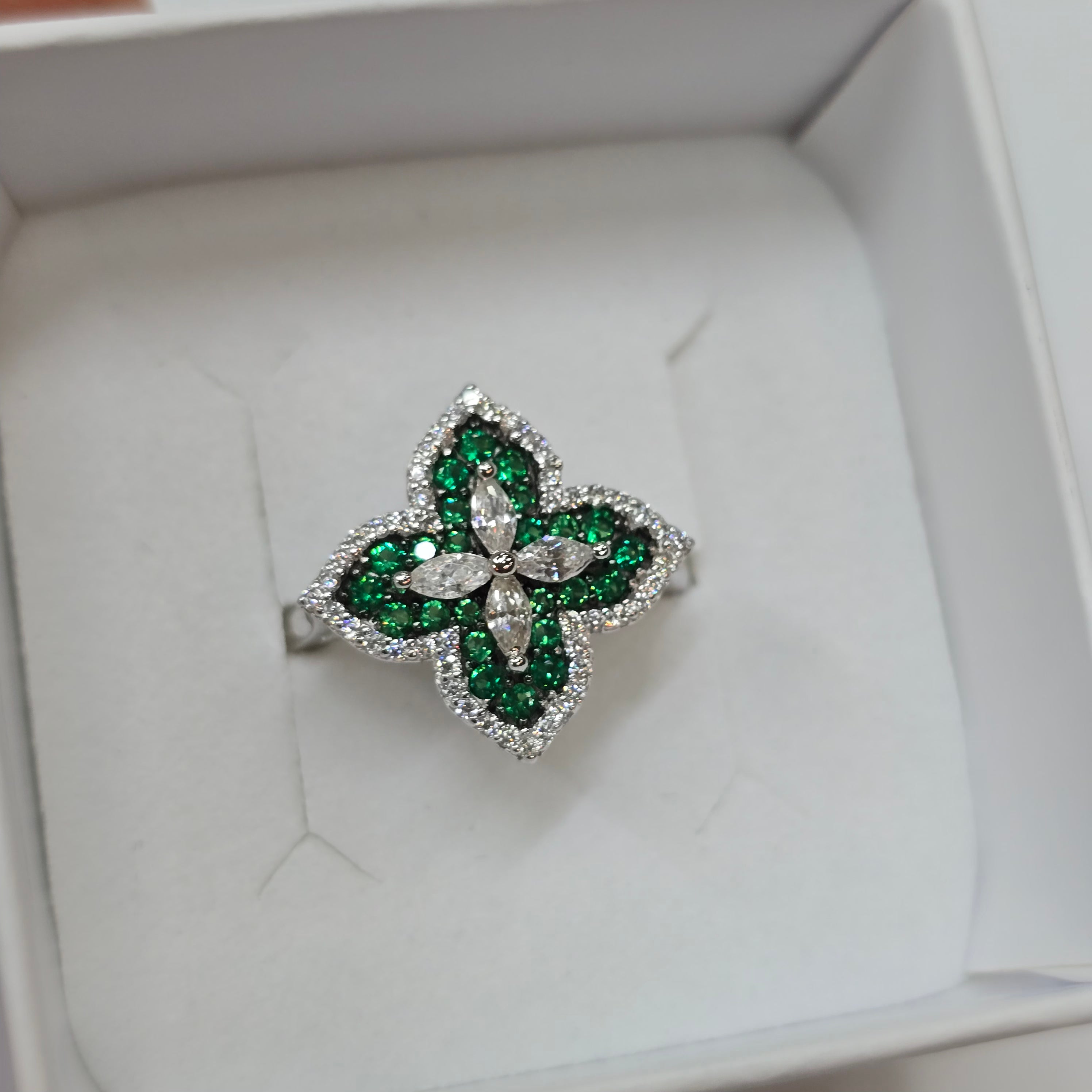 Anello Quadrifoglio in Argento 925 con Zirconi Verdi e Bianchi
