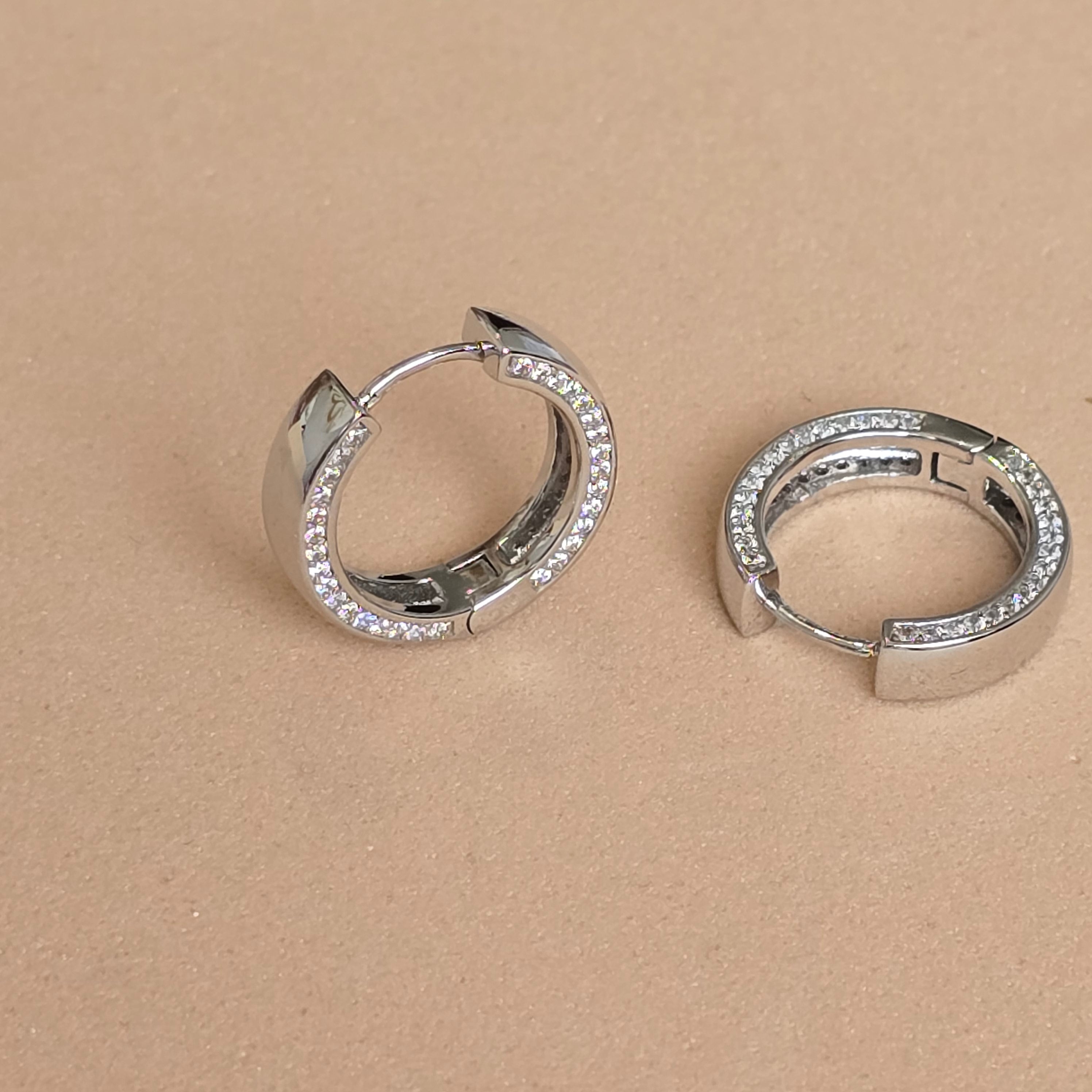 Huggie Lux Earrings in 925 Silver and Zirconia