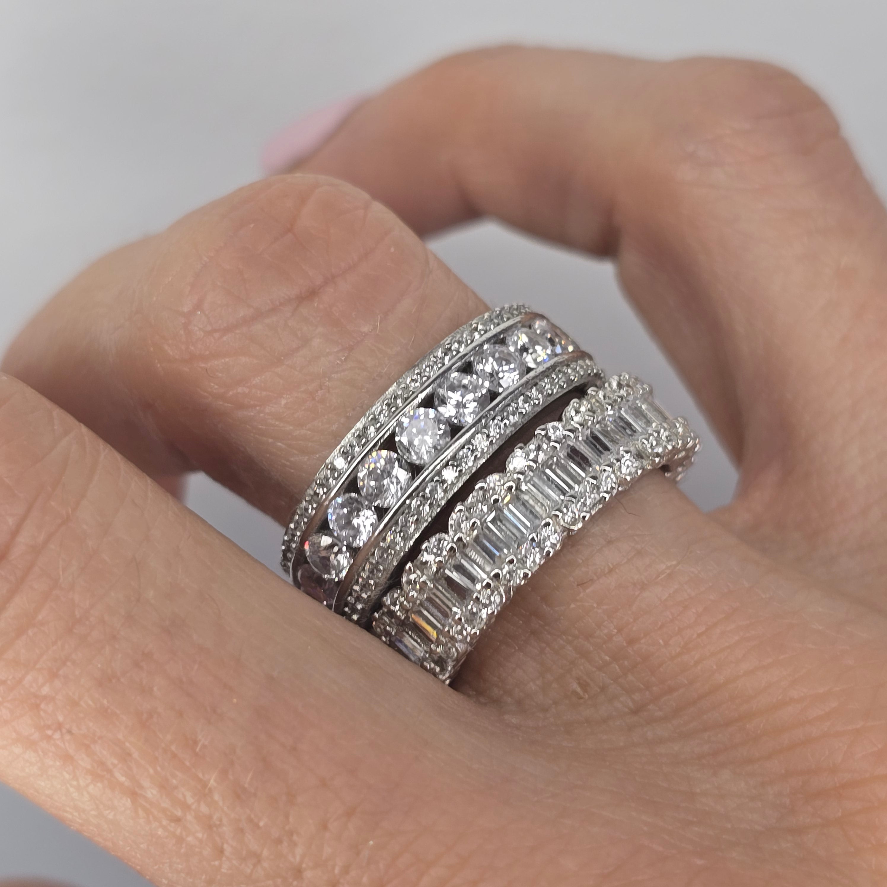 Anello Eternity in Argento 925 con Tre File di Zirconi
