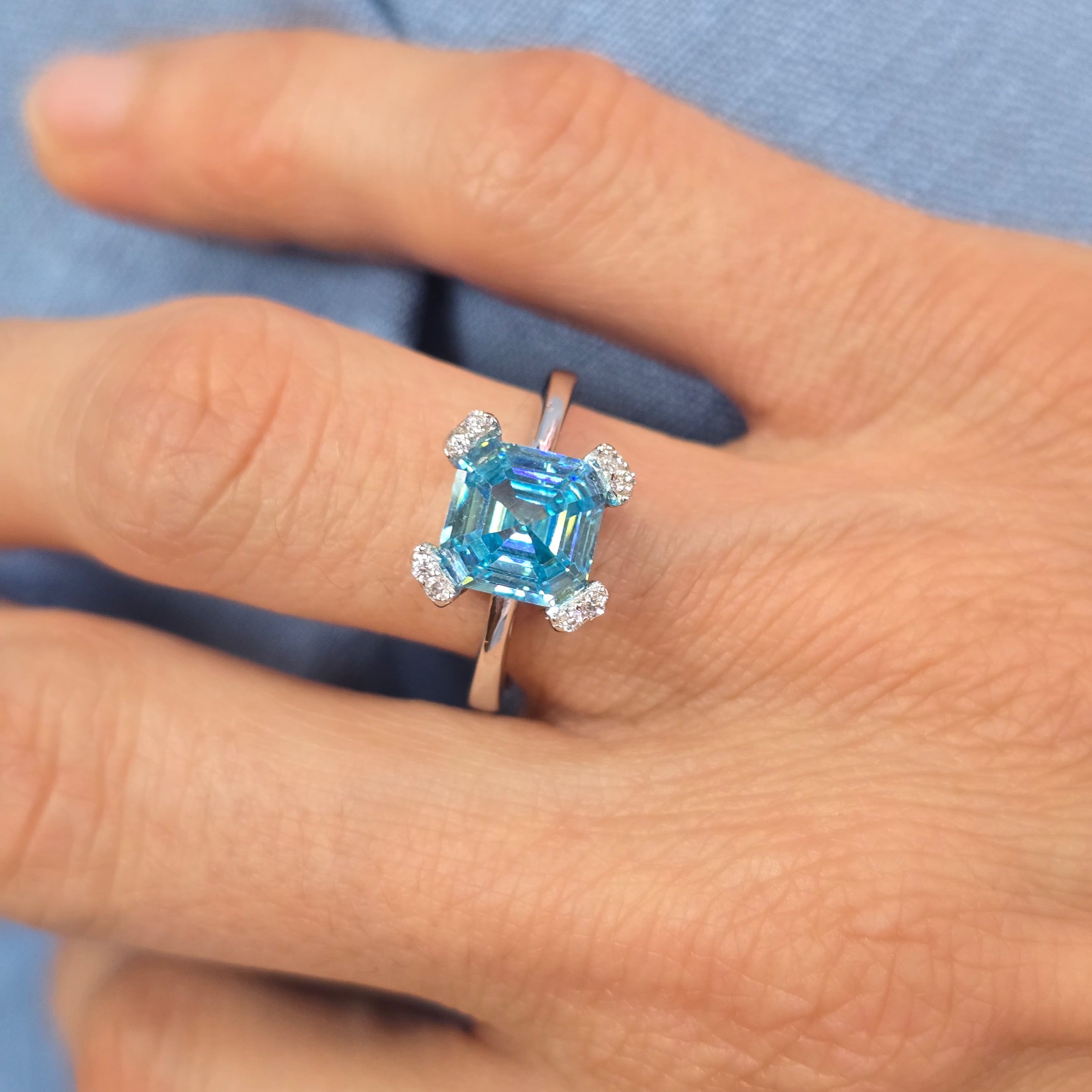 Anello Geometrico in Argento 925 con Cristallo Acquamare 8x8mm - Misura Regolabile