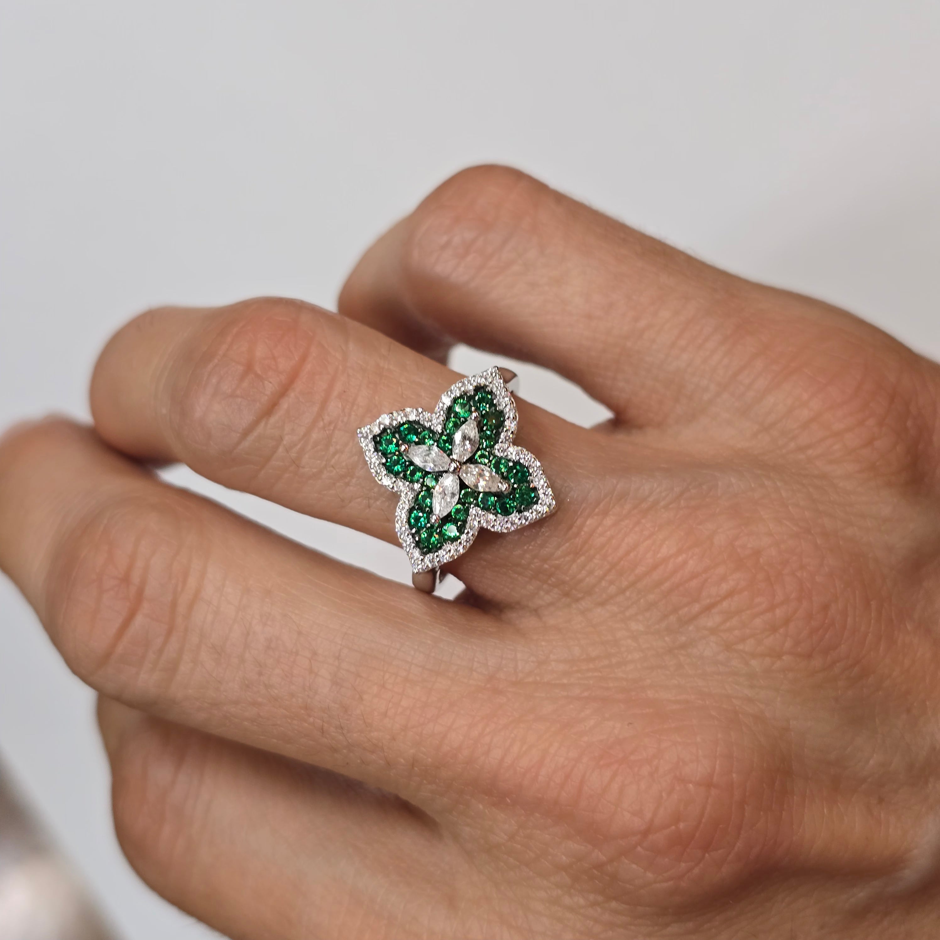 Anello Quadrifoglio in Argento 925 con Zirconi Verdi e Bianchi