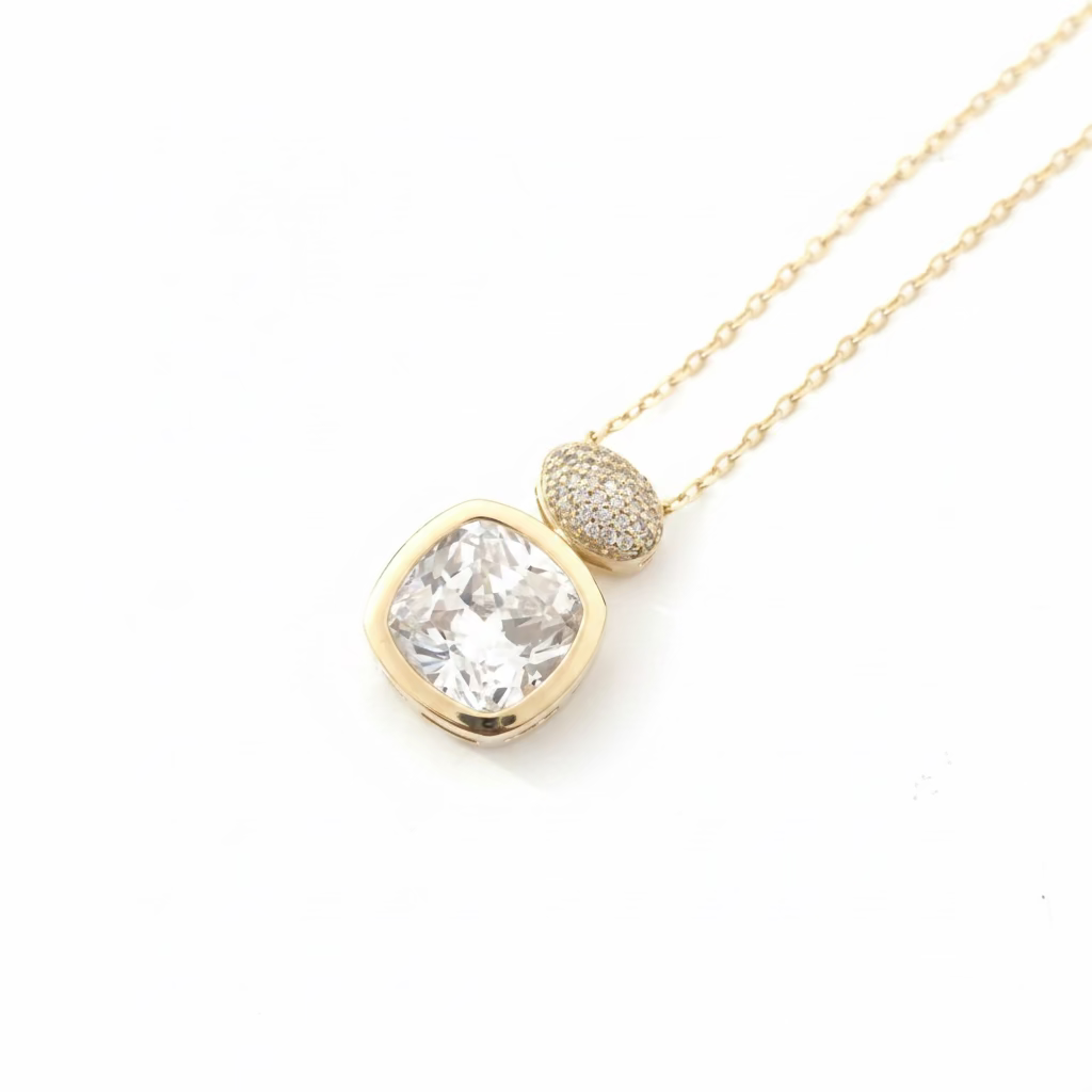 Collana Girocollo "Royal Duet" in Argento 925 con Pendente Cushion e Pavé