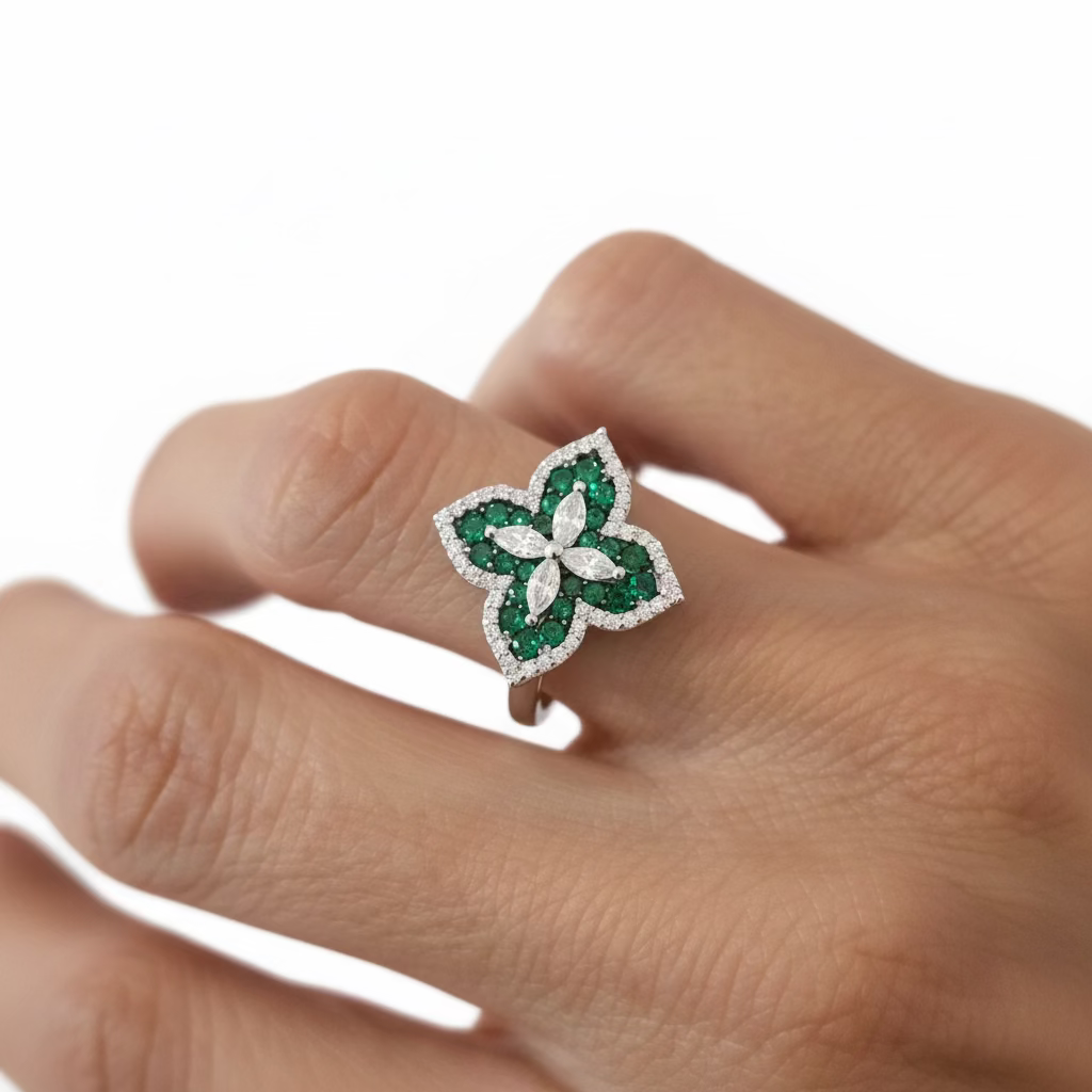 Anello Quadrifoglio in Argento 925 con Zirconi Verdi e Bianchi