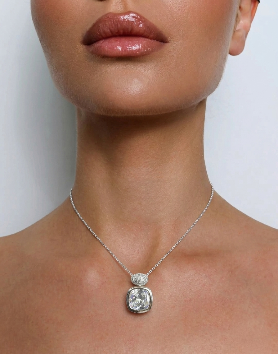 Collana Girocollo "Royal Duet" in Argento 925 con Pendente Cushion e Pavé