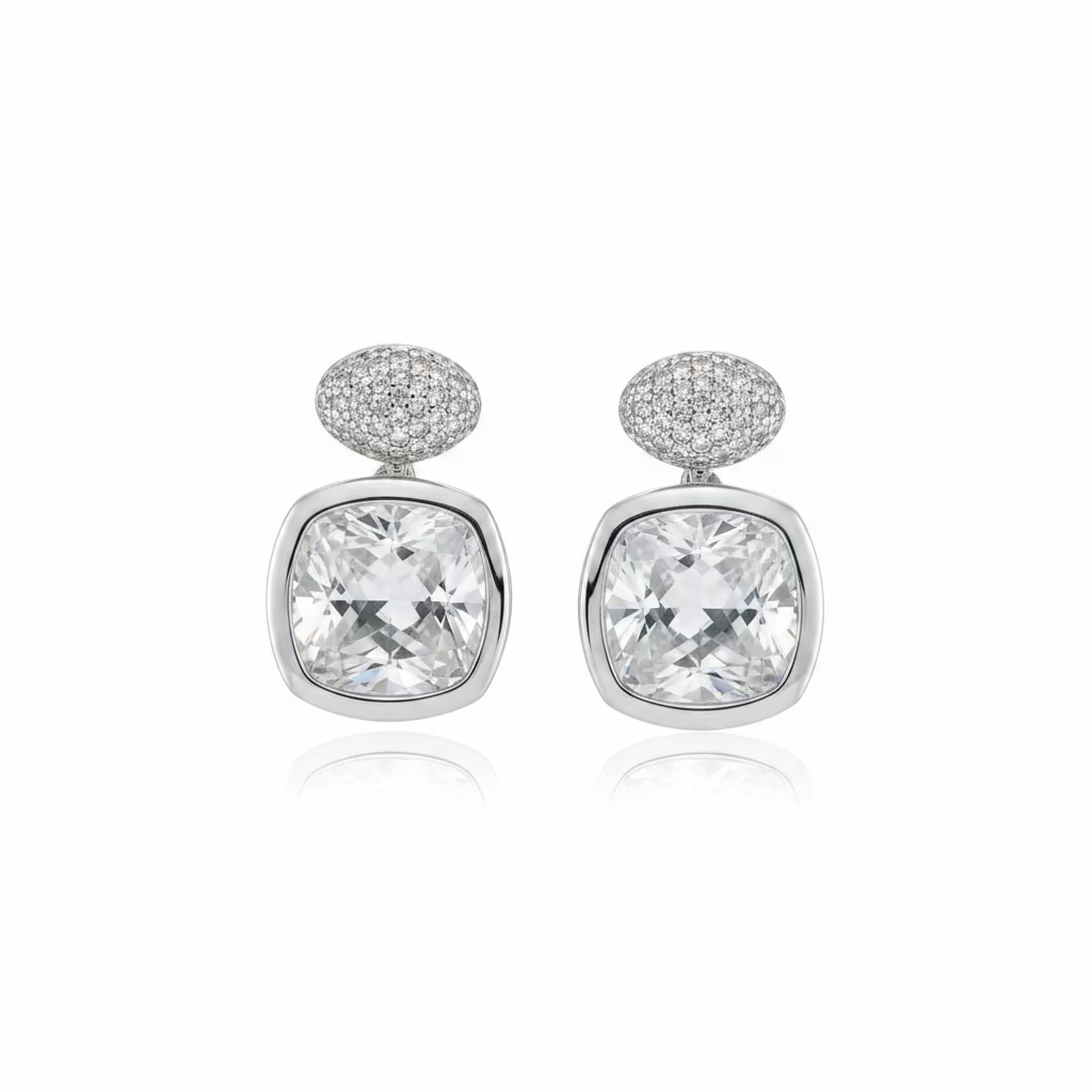 Orecchini a Lobo "Royal Duet" in Argento 925 Placcato Oro con Cristallo Cushion e Ovale in Pavé