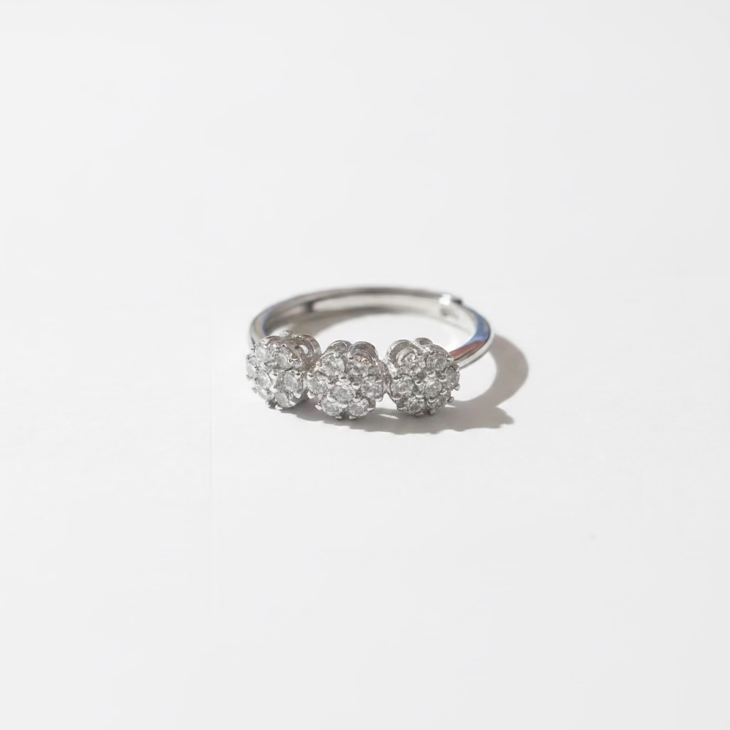 Anello Trilogy di Fiori in Argento 925 con Zirconi Bianchi - Misura Regolabile