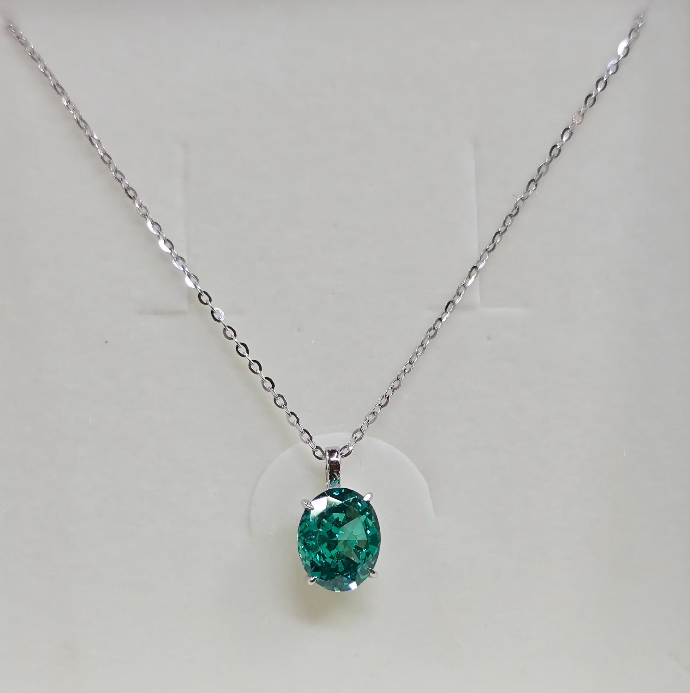 Collana con Solitario Ovale Color  Paraiba in Argento 925